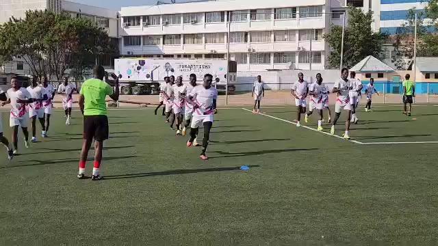 Umugwi wa Vital'o Footbal Club hariya muri #Tanzaniya bariko barategura urukino rwa #Pamba_Day i Mwanza.
Bazovayo baja gukina na Yanga kandi bashaka kuyitsinda bayikure mumahiganwa ya #CAF_Champions_League abamenyereza bagize ico bashikirije kuri camera ya mugenzi wacu Arsene Bucuti