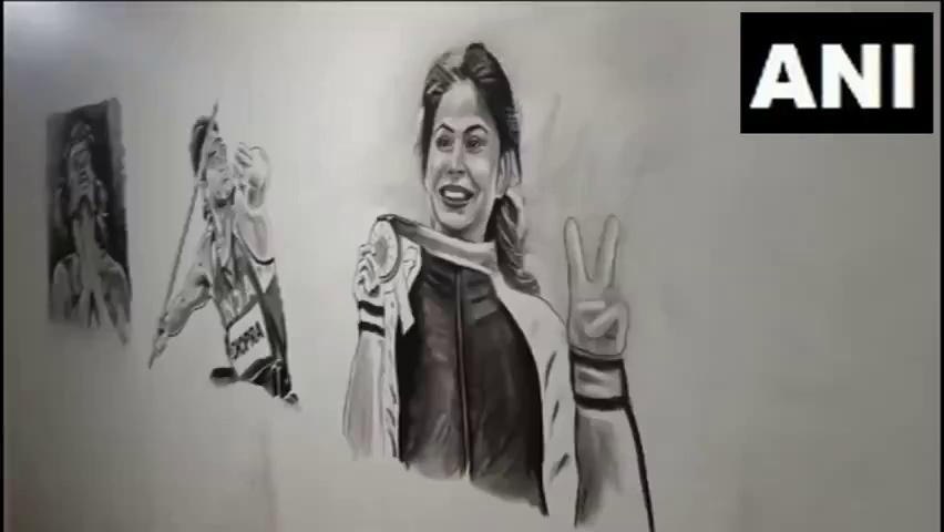 #WATCH | Uttar Pradesh: An artist from Amroha, Zuhaib Khan has expressed his gratitude towards the Indian contingent at ParisOlympics2024 by making a 6 feet long portrait of Neeraj Chopra, Manu Bhaker and Vinesh Phogat with charcoal, who brought glory to India in the Olympics.