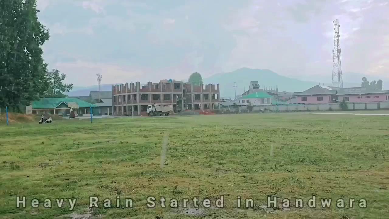 Heavy Rain Started in Handwara.
District Administration Kupwara
Voice of Bangus
Rnb Handwara