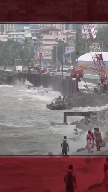 #Watch |
High tide waves struck Mumbai's Marine Drive as the IMD issued a high tide alert
following continuous heavy rainfall in the city.