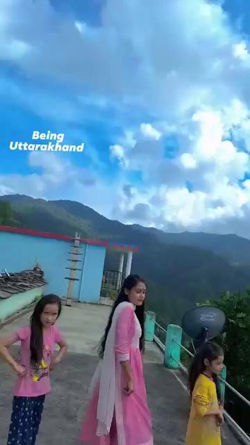 गढ़वाली गाने में डांस