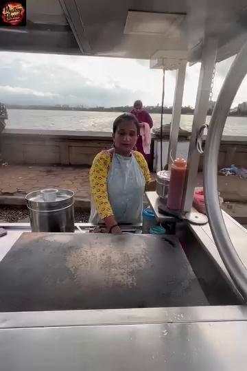 Kavita Didi Making Fastest Spring Dosa In Kolhapur