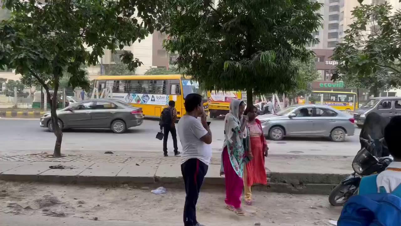 A video of a bus driver in Greater Noida driving on the wrong side of the road has surfaced online, sparking public anger. “This school bus is moving on wrong side putting lives of innocent children at risk. This is happening everyday. This is the School bus of Aster Public school,” wrote X user Dinesh Gautam while sharing a video on the microblogging platform.