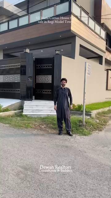 12 Marla Luxury corner house for sale in Regi Model Town, Peshawar.
10 Rooms with Attach Baths.
05 Car Parking Space.
Terrace & Laundry Area.
Diyaar Wood.
Full Tiles.
Solid Construction.
Very Prime Location.
Call/WhatsApp 0313 9406256