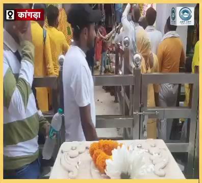 शारदीय नवरात्र के चलते हिमाचल के शक्तिपीठों में भक्तों का तांता लगा हुआ है। कांगड़ा में मां बज्रेश्वरी मंदिर में आज नवरात्र की महासप्तमी के दिन मां का आशीर्वाद लेने पहुंचे श्रद्धालु