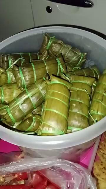 Assalamu'alaikum ready yh lajuiiii
Buras
Sambal : udang papai + tomat
Jalkot
Isian : mie kuning+wortel+Ubi
Sambal : Jeruk
Lumpia bihun
lumpia daging cincang (sapi)
bandang" Tepung
Janda
Eci
Delivery Yh