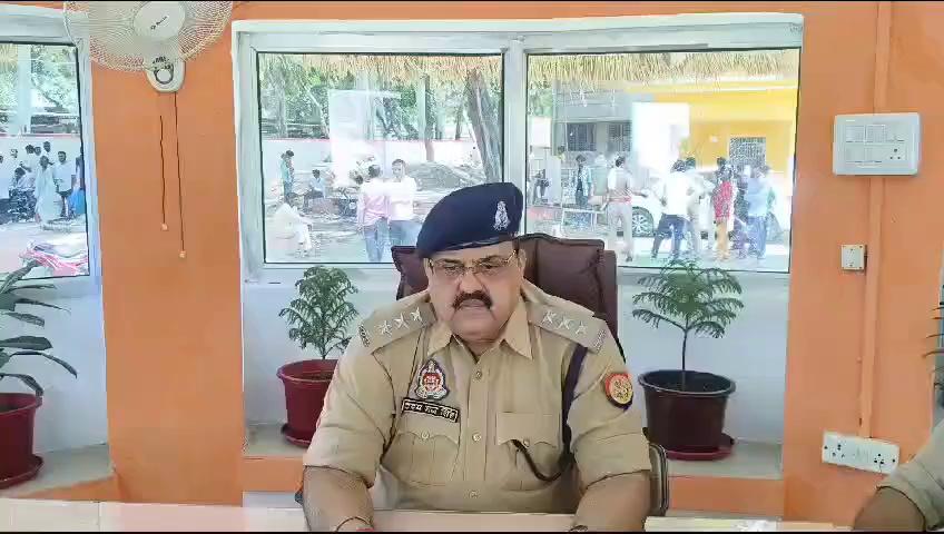#सीतापुर थाना रेउसा व आबकारी की संयुक्त पुलिस टीम द्वारा की गई शराब बरामदगी - उदयराज सिंह, क्षेत्राधिकारी बिसवां, सीतापुर