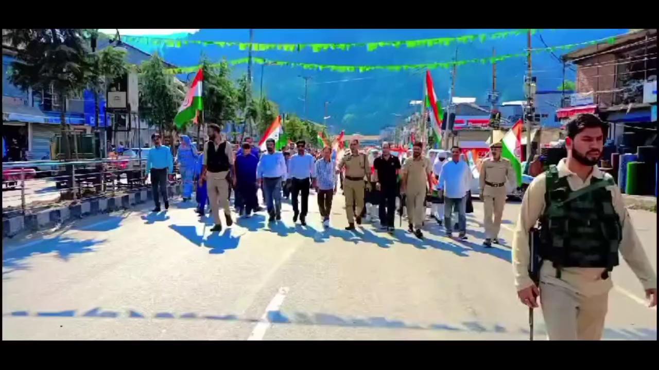 Tiranga Rally by ZEO office Kupwara .hundreds of students participated