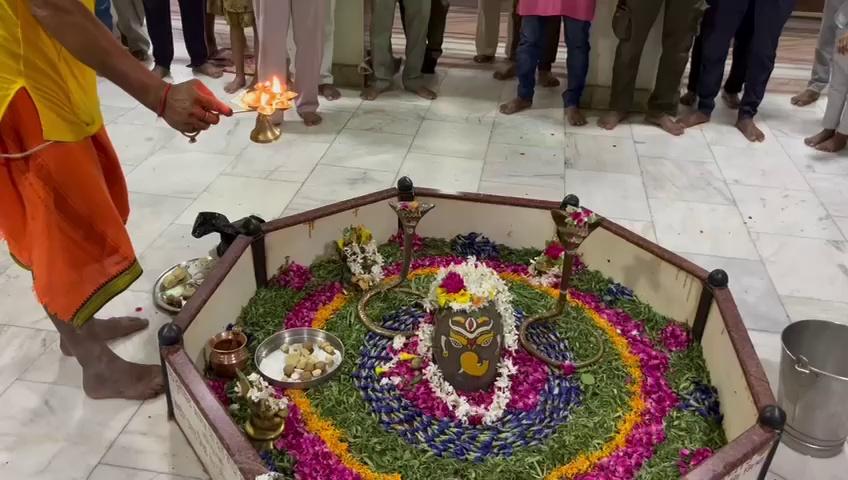 बाबा मंशानाथ मंदिर बिलग्राम की संध्या आरती,
श्रृंगार दर्शन आज सायं: कालीन 07/08/2024 दिन बुधवार
हर हर महादेव