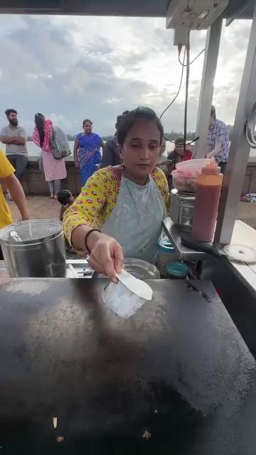 Hardworking Lady Selling Masala Dosa in Kolhapur