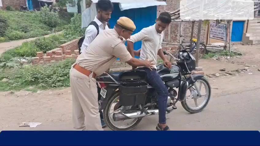 आज दिनांक-30/07/24 को पुलिस अधीक्षक औरंगाबाद के निर्देशन में अपराध नियंत्रण,अवैध शराब परिवहन की रोक-थाम,यातायात नियमों का अनुपालन कराने इत्यादि के उद्देश्य से औरंगाबाद पुलिस द्वारा सघन वाहन जाँच किया जा रहा हैं।
औरंगाबाद पुलिस सदैव आपकी सेवा में तत्पर..
.
.
#BiharPolice #FollowTrafficRules #dail112 #aurangabadpolice #HainTaiyarHum #shortsreels
Bihar Police Home Department, Govt. of Bihar
