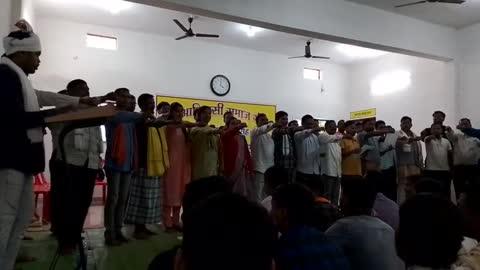 Sarv Aadivasi Samaj Geedam Sabhi Shapath lete hue