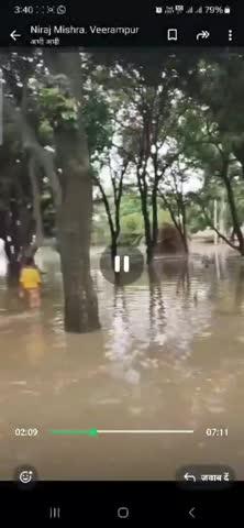 हरदोई #शाहाबाद क्षेत्र में बाढ़ के 27 दिन बाद भी गांव का मंजर खतरों से खाली नही है। आगमपुर में सड़क कटने के बाद कई गांवों में अभी भी भरा है पानी।गांव वाले पानी में निकलने को विवश।प्रशासन कुम्भकर्णी नीद सो रहा।