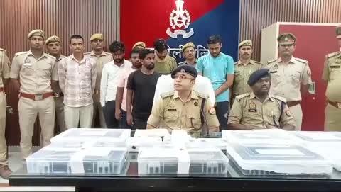 रायबरेली पुलिस का दावा- बांग्लादेशी/रोहिंग्या मुस्लिम का फर्जी सर्टिफिकेट बनाने का मामला नहीं है। 
यूपी ATS ने फर्जी जन्म-मृत्यु प्रमाण पत्र बनाने में 6 आरोपी पकड़े। नाम हैं गोविंद केसरी, आकाश, सलमान अली, संजीव सिंह, वैभव उपाध्याय और शाहनवाज। 
रायबरेली पुलिस का दावा- बांग्लादेशी/रोहिंग्या मुस्लिम का फर्जी सर्टिफिकेट बनाने का मामला नहीं है। लोकल लोग हैं, जिन्होंने सरकारी योजनाओं का लाभ पाने को सर्टिफिकेट बनवाए थे।
ये गैंग ग्राम विकास अधिकारी (BDO) की लॉग इन ID/पासवर्ड से ये काम ऑनलाइन करता था।