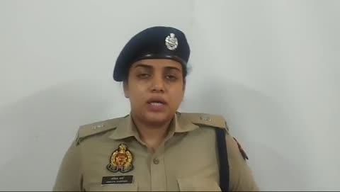 *कानपुर ब्रेकिंग* 
👉चार दरोगा सहित आठ पुलिसकर्मियों को किया गया सस्पेंड 
👉मकान पर कब्जे के विवाद में एक पक्षीय कार्रवाई करने का आरोप
👉प्राथमिक जांच में आरोप सही पाए जाने पर की गई कार्रवाई
👉एक पक्ष के आठ लोगों को गिरफ्तार कर पुलिस ने भेज दिया था जेल
घाटमपुर कोतवाली के पतारा का मामला।