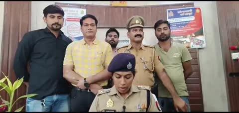 *एस0ओ0जी0/सर्विलांस टीम औरैया/थाना बेला पुलिस की संयुक्तरुप से बड़ी कार्यवाही करते हुए चोरी/लूट की घटना करने वाले 03 शातिर अपराधियों को मय नाजायज असलाहों  के गिरफ्तारी के संबंध मे पुलिस अधीक्षक श्रीमती चारू निगम द्वारा दी गई बाइट।*