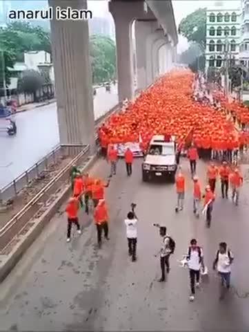 शाबाश "हिंदुओं" 🔥
पूरे बांग्लादेश के हिंदुओ ने एकता दिखा दी 
एक होकर सड़कों पर निकल रहे
अंततः "बांग्लादेश" का "हिंदू" अपने "अस्तित्व" की "रक्षा" हेतु उठ "खड़ा" हुआ...
यही तो हम सब चाहते थे 💪
जय श्रीराम 🚩