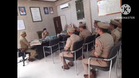 एसीपी छत्ता ने ली एत्मादोला पुलिस की रूटीन पाठशाला एवं किया निरीक्षण एसीपी  हेमंत कुमार ने एतमादोला थाने का किया निरीक्षण और सभी दिशा निर्देश देते हुए सभी पुलिस  स्टॉप  अधिकारियों से की वार्तालाप एसीपी छत्ता पुलिस को आगामी त्योहारों को  सही तरीके से दंगा निपटने के लिए आवश्यक दिशा निर्देश दिए