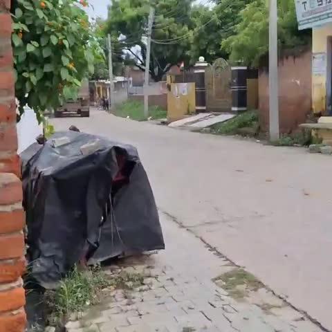 खुलेआम फायरिंग का Video - 
उत्तर प्रदेश : कासगंज जिले में आज दिनदहाड़े सड़क पर गोलियां चलीं। शाह आलम ने मोहम्मद हसन के खिलाफ 5 लाख रुपए की रंगदारी मांगने की FIR दर्ज कराई थी। तभी से दोनों पक्षों में रंजिश बनी हुई थी। VACC 24 News  #vacc24news #UPNews