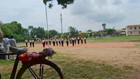 15 August ke uplaksh mein bacche practice karte hue government school chhachhrauli