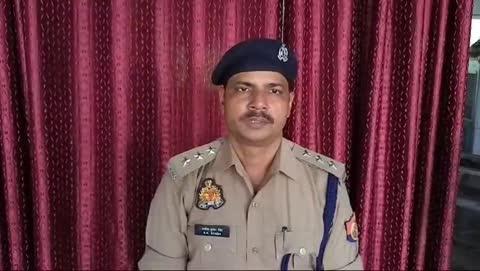 थाना फफूंद क्षेत्रान्तर्गत ग्राम डिल्हा में दबिश देने गये थाना अयाना के पुलिस टीम द्वारा अभद्र व्यवहार करने के संबंध में क्षेत्राधिकारी अजीतमल द्वारा दी गयी बाईट