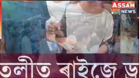 সোণতলীত ৰাইজে ড্ৰাগছ আসক্ত চাইকেল চোৰ আটক।
ধৃত চোৰ দুজনক চুৰি সামগ্ৰী-ড্ৰাগছ সহ গতালে আৰক্ষীক।