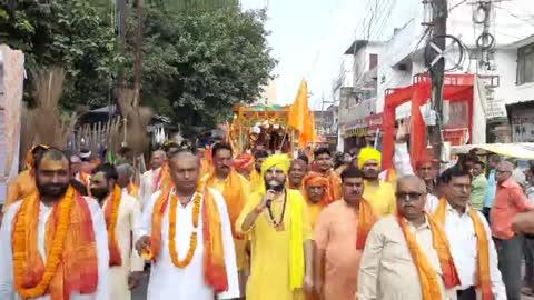 देवरिया के मनोकामना पूर्ण हनुमान मंदिर से निकली भव्य शोभा यात्रा