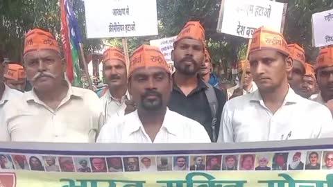 बामसेफ के ऑफ सूट संगठन जाति आधारित गिनती व EVM के विरोध में पूरे देश के 31 राज्यों में 567 जिलों में एक साथ प्रदर्शन कर जिलाधिकारी के माध्यम से महामहिम राष्ट्रपति को ज्ञापन सौंपा जय मूलनिवासी जय भारत जय भीम जय संविधान।