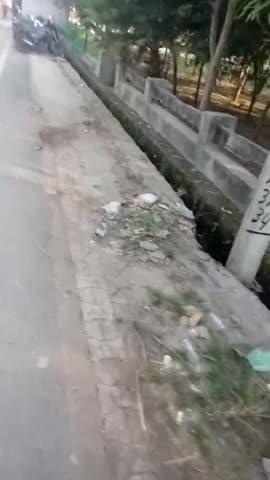 Nala Aisa Banna chahie Bihar mein Road bhi Aisa Hi Banna chahie