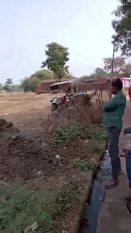 harpura Hansraj gaon ki transfer mein Nikal ke le Gaye line bhi tar bhi le Gaye Khamosh kuchh khane ka bhi kam chal raha hai