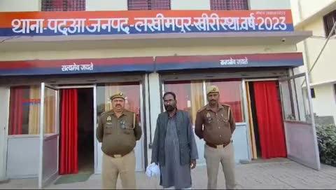 *थाना पढुआ पुलिस द्वारा हिस्ट्रीशीटर अभियुक्त को गिरफ्तार किया गया*
पुलिस अधीक्षक महोदय खीरी, श्री गणेश प्रसाद साहा के निर्देशन व अपर पुलिस अधीक्षक महोदय खीरी के निकट पर्यवेक्षण में सम्पूर्ण जनपद में अपराध की रोकथाम व वांछित/वारंटी अभियुक्तों की गिरफ्तारी हेतु चलाए जा रहे अभियान के अंतर्गत आज दिनांक 30.11.2024 को थाना पढुआ पुलिस द्वारा अभियुक्त अनीस पुत्र सोहराब निवासी ग्राम लखनियापुर थाना निघासन खीरी मु0अ0सं0 9511/23 धारा 323/504/506/427 थाना निघासन खीरी तारीख पेशी 17-12-24 जो मा0 न्यायालय द्वारा निर्गत है। अभियुक्त को उसके घर से दबिश देकर समय 12.50 बजे गिरफ्तार किया गया।
*अभियुक्तगण का विवरण-*
अनीस पुत्र सोहराब निवासी ग्राम लखनियापुर थाना निघासन खीरी 
*आपराधिक इतिहास-*
1. मु0अ0सं0 55/2002 धारा 323/504/506 भादवि
2. मु0अ0सं0 60/2002 धारा 147/148/352/427/506 भादवि
3. मु0अ0सं0 552/2013 धारा 147/148/149/307/504/506 भादवि 
4. मु0अ0सं0 113/2014धारा 147/148/149/307/457/380/436/506 भादवि 
5. म0अ0सं0 37/2016 धारा 395 भादवि
6. म0अ0सं0 96/2017 धारा 323/324/504 भादवि
7. म0अ0सं0 115/2017 धारा 342/396/412/120 भादवि 
8. मु0अ0सं0 115/2017 धारा 342/396/412/120 भादवि 
9. म0अ0सं0 434 / 2021 धारा 419/420/506 भादवि 
10. मु0अ0सं0 76/2023 धारा 323/504/506 भादवि 
11. मु0अ0सं0 76/2023 धारा 323/504/506 भादवि 
12. एच.एस नं0 23(A)
*गिरफ्तार करने वाली पुलिस टीम का विवरण-*
1. उ0नि0 संदीप यादव थाना पढुआ जिला खीरी
2. हे0का0 जयचन्द थाना पढुआ जिला खीरी 
3. का0 प्रदीप कुमार थाना पढुआ जिला खीरी