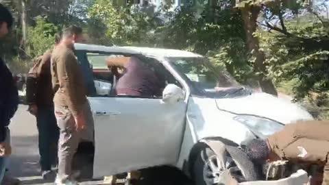 बबीना ब्रेकिंग 
एक Swift dzire कर ने कई लोगों को किया घायल कर छोड़कर भागकर ड्राइवर