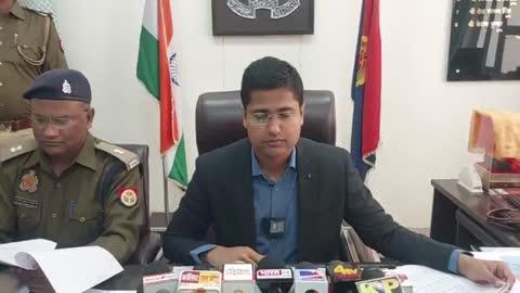 सर्विलांस टीम दक्षिणी जोन व थाना मोहनलालगंज की संयुक्त पुलिस टीम द्वारा जहरखुरानी गिरोह का पर्दाफाश करते हुए 03 शातिर सदस्यों को किया गया गिरफ्तार।
03 अदद ई-रिक्शा, 12 अदद बैट्री, नशीली गोलियां, 5,000/- रूपये नगद बरामद।