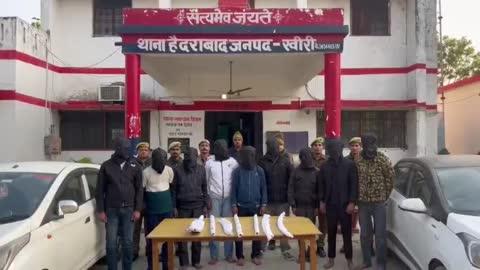 नगरा सलेमपुर में हुए उमेश वर्मा हत्याकांड में हैदराबाद पुलिस ने 09 अभियुक्तो को  गिरफ्तार कर भेजा जेल,आलाकत्ल बरामद
लखीमपुर खीरी। पुलिस अधीक्षक खीरी गणेश प्रसाद साहा के निर्देशन मे सम्पूर्ण जनपद में,अपराध एवं अपराधियों के विरुद्ध चलाये जा रहे अभियान के अंतर्गत अपर पुलिस अधीक्षक खीरी के निकट पर्यवेक्षण व क्षेत्राधिकारी गोला के कुशल मार्ग दर्शन तथा प्रभारी निरीक्षक थाना हैदराबाद शिवा जी दुबे के नेतृत्व में थाना हैदराबाद खीरी की पुलिस टीम द्वारा, वादिनी की तहरीर पर थाना स्थानीय पर पंजीकृत मु0अ0सं0 352/2024 धारा 103(2)/115(2)/191(2)/191(3)/333/351(2) BNS से सम्बन्धित वादिनी जूली वर्मा निवासी ग्राम नगरा सलेमपुर थाना हैदराबाद जिला खीरी के पति उमेश वर्मा की हत्या के आरोप मे वाछित 09 अभियुक्तो को आज दिनांक 16.12.2024 को समय प्रातः 06.30 बजे ममरी सम्पर्क मार्ग हरिहरपुर पुल के पास से गिरफ्तार कर विधिक कार्यवाही हेतु माननीय न्यायालय के समक्ष भेजा गया ।
नाम पता गिरफ्तार अभियुक्तः-
1. आशीष भारती उम्र करीब 28 वर्ष पुत्र रामपाल भारती निवासी ग्राम नगरा सलेमपुर थाना हैदराबाद -खीरी
2. अतुल कुमार भारती उम्र करीब 24 वर्ष पुत्र रामपाल भारती निवासी ग्राम नगरा सलेमपुर थाना हैदराबाद - खीरी
3. अक्षत पुत्र रामपाल उम्र करीब 20 वर्ष भारती निवासी ग्राम नगरा सलेमपुर थाना हैदारबाद - खीरी
4. रामपाल उम्र करीब 50 वर्ष पुत्र स्व. रामऔतार निवासी ग्राम नगरा सलेमपुर थाना हैदराबाद -खीरी
5. आयुष वर्मा उर्फ जस्सी उम्र करीब 20 वर्ष पुत्र कमलेश वर्मा निवासी ग्राम छितौनिया थाना हैदराबाद - खीरी
6. अवनीश कुमार उम्र करीब 25 वर्ष पुत्र स्व. बालक राम निवासी ग्राम दुलारेपुर ग्रंट नं0 10 थाना मैलानी जनपद खीरी
7. सुहेल खां उम्र करीब 22 वर्ष पुत्र फारुक खां निवासी मो0 वीरेन्द्र नगर कालोनी कस्वा व थाना गोला -खीरी
8. मुजाहिद आलम उम्र करीब 19 वर्ष पुत्र रजीउल्ला खां निवासी ग्राम दतेली थाना हैदराबाद - खीरी
9. शैलेन्द्र कुमार उम्र करीब 29 वर्ष पुत्र सतेन्द्र वर्मा निवासी ग्राम छितौनिया थाना हैदराबाद - खीरी
अभियुक्तो से बरामदगी का विवरणः
हत्या मे प्रयुक्त एक अदद लकडी का बल्ला/बैट
हत्या मे प्रयुक्त 06 अदद लकडी का डण्डा
हत्या मे प्रयुक्त दो अदद चार पहिया वाहन
गिरफ्तारी करने वाली पुलिस टीम का विवरणः
1.प्रभारी निरीक्षक शिवा जी दूबे थाना हैदराबाद जिला खीरी
2.उ0नि0 जयप्रकाश यादव थाना हैदराबाद जिला खीरी
3.का0 धीरज यादव थाना हैदराबाद जिला खीरी
4.का0 धर्मेन्द्र कुमार थाना हैदराबाद जिला खीरी
5.का0 विपिन कुमार थाना हैदराबाद जिला खीरी
6.का0 अभिषेक कुमार थाना हैदराबाद जिला खीरी
7.का0 नितिश यादव थाना हैदराबाद जिला खीरी
8.म0आ0 सना अली थाना हैदराबाद जिला खीरी
9.म0आ0 संध्या सिंह थाना हैदराबाद जिला खीरी।