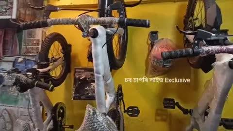 ৰং বিৰঙৰ বাইচাইকেল আছে ইয়াত