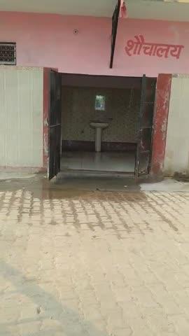 ye video nawabganj tahsheel Barabanki ke public toilet ka hai jiski water supply 3-4din toti padi hai Pani lagatar bhakar waist ho rha koi bhi dhyan dene wala nhi hai