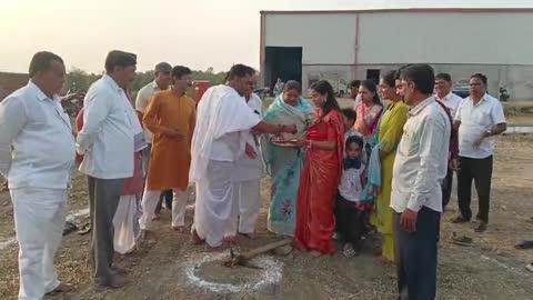 श्री अतुल रामपुरे तिवसा यांच्या आत्मानंद ऍग्रो इंडस्ट्रीज प्रा. लि.ऑईल मिलचे उद्घाटन
आत्मानंद ऍग्रो इंडस्ट्रीज प्रा. लि.ऑईल मिलचे उद्घाटन तिवसा तालुका एम,आय,डी,सी मध्ये श्याम नारायण चौबे महाराजयांच्या हस्ते करण्यात आले. सदरची ऑईल मिल ही तिवसा विभागात सुरु करण्यात आली असून सर्व प्रकारच्या तेल  काढता येणार आहे.
याप्रसंगी आत्मानंद ऍग्रो इंडस्ट्रीज प्रा. लि.कंपनीचे अध्यक्ष श्री अतुल रामपुरे श्री विनायक अडसड
श्री मिलींद देशमुख
श्री अनंत धर्माळे नवी मुंबई अच्चुत महाराज संत्सग मंडळ सचिव
श्री गावनार साहेब
गुंजनताई गोळे अमरावती आदी मान्यवर उपस्थित होते.