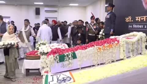 Former PM Dr. Manmohan Singh's wife Smt. Gursharan Kaur ji and his daughter pay their last respects to Dr. Manmohan Singh at the AICC Headquarters in New Delhi.