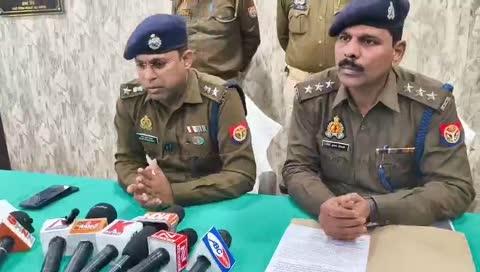 *थाना कोतवाली सदर पुलिस व सर्विलांस की संयुक्त टीम द्वारा मु0अ0स0 971/2024 धारा 310(3)/317(3) बीएनएस की घटना का सफल अनावरण कर 04 नफर अभियु्क्तों की गिरफ्तारी के सम्बन्ध मे पुलिस अधीक्षक खीरी ने मीडिया को दी जानकारी*