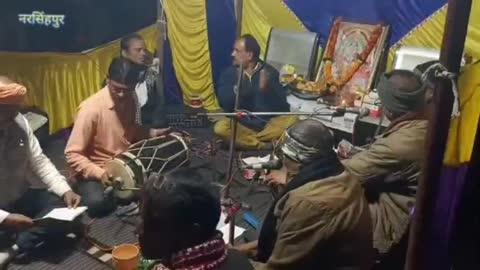 नव वर्ष के उपलक्ष में पत्रकार संवाद केंद्र में पत्रकारों द्वारा हनुमान चालीसा पाठ का किया गया आयोजन