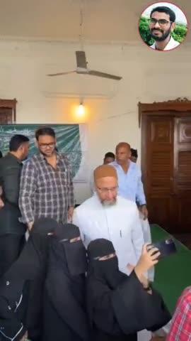 AIMIM President Barrister Asaduddin Owaisi Sahab distributed the "Salar-e-Millat All in One Guide" to SSC students in Urdu medium schools.