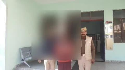 जसवंतनगर कोतवाली पुलिस ने मारपीट व शांति भंग आरोप में एक व्यक्ति को मल्हूपुर मार्ग से किया गिरफ्तार, भेजा  कोर्ट
जसवंतनगर कोतवाली प्रभारी निरीक्षक रामसहाय सिंह ने बताया है कि मारपीट व शांती भग करने के आरोप में अभियुक्त हरिओम निवासी थाना जसवंतनगर जनपद इटावा को मल्हूपुर मार्ग से गिरफ्तार किया है। आरोपी के खिलाफ 170, 126, 135 की धाराओं में कानूनी कार्रवाई करते हुए आरोपी को माननीय न्यायालय में पेश किया है।