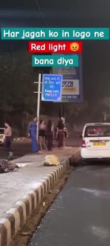 Delhi ki road per Raat ke 11 bajate hi yah hal hai har road red light area Ban jaati Hai Raat hote hi
.
.
.
.
.
#trending #viralreels #gbroddelhi #gb #news #viralreels #viral #nazartak #spa #spalife