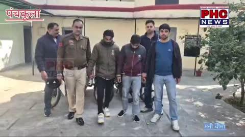 08.01.2025 डिटेक्टिव स्टाफ ने बाइक चोरी मामले में 2 आरोपियों को किया काबू, 5 मोटरसाइकिल बरामद #panchkula #haryana #UpdateNews #LatestNews #viralvideo2025 #PHCNews
पंचकूला/ 08 जनवरी :-पिछले दिनों हुई क्राइम मीटिंग में पुलिस कमिश्नर राकेश कुमार आर्य ने चोरी व स्नैचिंग की घटनाओं से निपटने हेतु बेहतर रणनीति के साथ ऐसी घटनाओं को अंजाम देने वाले आरोपियों के खिलाफ सख्त कार्रवाई करने के आदेश दिए थे। जिसके तहत डिटेक्टिव स्टाफ की टीम ने उप निरीक्षक युद्धवीर सिंह के नेतृत्व में बाइक चोरी की घटनाओं को अंजाम देने वाले 2 आरोपियों को काबू किया है।
जानकारी के मुताबिक शिकायतकर्ता हिन्दपाल सांगवान पुत्र सत्यपाल सांगवान  सेक्टर-16 पंचकूला का स्थाई निवासी है और सेक्टर-6 स्थित सरकारी अस्पताल में बतौर क्लर्क तैनात है। पीड़ित ने ड्यूटी के समय बाइक को सेक्टर-6 पंचकूला स्थित ऑक्सीजन प्लांट के पास पार्क किया था। ड्यूटी से वापस आने पर बाइक ना मिली तो उन्होने इसकी शिकायत थाना सेक्टर-7 पंचकूला में दी। शिकायत के आधार पर पुलिस ने भारतीय न्याय संहिता की धारा 303(2) के तहत मामला दर्ज कर आरोपियों की तलाश में जुट गई। 
इस मामले में डिटेक्टिव स्टाफ की टीम ने मुख्य सिपाही कंवरपाल की अगुवाई में गुप्त सूचना के आधार पर 2 आरोपियों को पुराना पंचकूला से काबू किया। आरोपियों की पहचान करण खान उर्फ कन्नु पुत्र लियाकत खान वासी खरक मंगौली पंचकूला व मोहित कुमार पुत्र बलबीर वासी खरक मंगोली जिला पंचकूला के रुप में हुई है। आरोपियो को माननीय अदालत में पेश कर 5 दिन के पुलिस रिमांड पर लिया था। रिमांड के दौरान आरोपियों से चोरी की गई 5 बाइक बरामद हुई है। जिनमें से 4 बाइक हरियाणा व 1 बाइक पंजाब की है। आरोपियों को आज अदालत में पेश कर न्यायिक हिरासत में भेज दिया है।