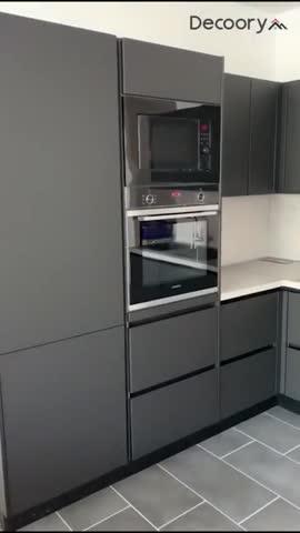 Modern vibes, sleek finishes, and smart storage – this kitchen's got it all!
.
.
#modernkitchen #kitchendesign #kitcheninspo #homeinteriors #interiordesign #homedecor #sleekinteriors #kitchengoals #modernhome #smartstorage #decoory #decooryinteriors