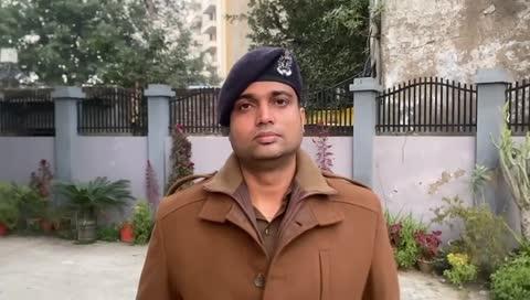 थाना लोहामंडी पुलिस टीम द्वारा अवैध तेजाब की बरामदगी पर की गई कार्यवाही के संबंध में *सहायक पुलिस आयुक्त लोहामंडी* कमिश्नरेट आगरा द्वारा दी गई बाइट।