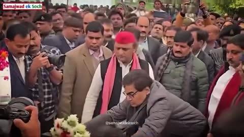 सैफई पहुंच कर सपा प्रमुख Akhilesh Yadav  जी अपने चाचा राजपाल यादव जी को श्रद्धांजलि अर्पित किए 🙏🌸
#saifai #AkhileshYadav Samajwadi Party Shivpal Singh Yadav Dharmendra Yadav Dimple Yadav Aditya Yadav 🙏💐🙏💐🙏💐🙏💐🙏💐🙏💐..