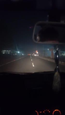 Maha kumbh 2025 k dauran Banaras se prayagraj jodne vaala NATIONAL HIGHWAY-19 mein highway light hua fail...yaatriyon ko ho rhi hai samsya....