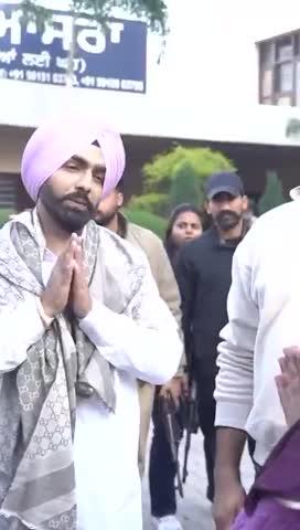 ਐਕਟਰ ਅਤੇ ਕਲਾਕਾਰ Ammy Virk ਪਹੁੰਚੇ ਪ੍ਰਭ ਆਸਰਾ ਕੁਰਾਲੀ , ਬੱਚਿਆਂ ਨੂੰ ਲੰਗਰ ਛਕਾ ਕੇ ਗਲੇ ਲਗਾ ਕੇ ਇਵੇਂ ਮਨਾਈਆਂ ਲੋਹੜੀ ਦੀਆਂ ਖੁਸ਼ੀਆਂ