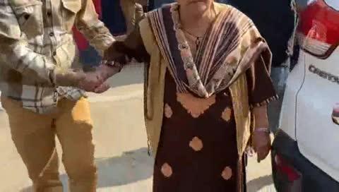 रामपुर जेल में बंद आज़म खान और अब्दुल्ला आज़म ने जेल में मिलने गए परिवार से मिलने से मना कर दिया 
आज़म खान ने अपनी पत्नी, बेटे और बहन से मिलने से किया इंकार